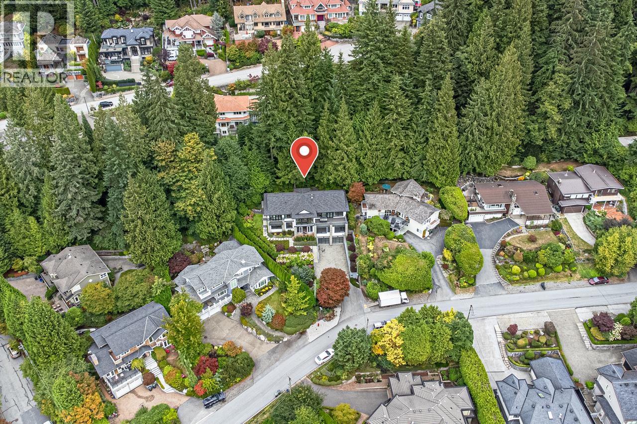 4816 Skyline Drive, North Vancouver, British Columbia  V7R 3J3 - Photo 3 - R3160197