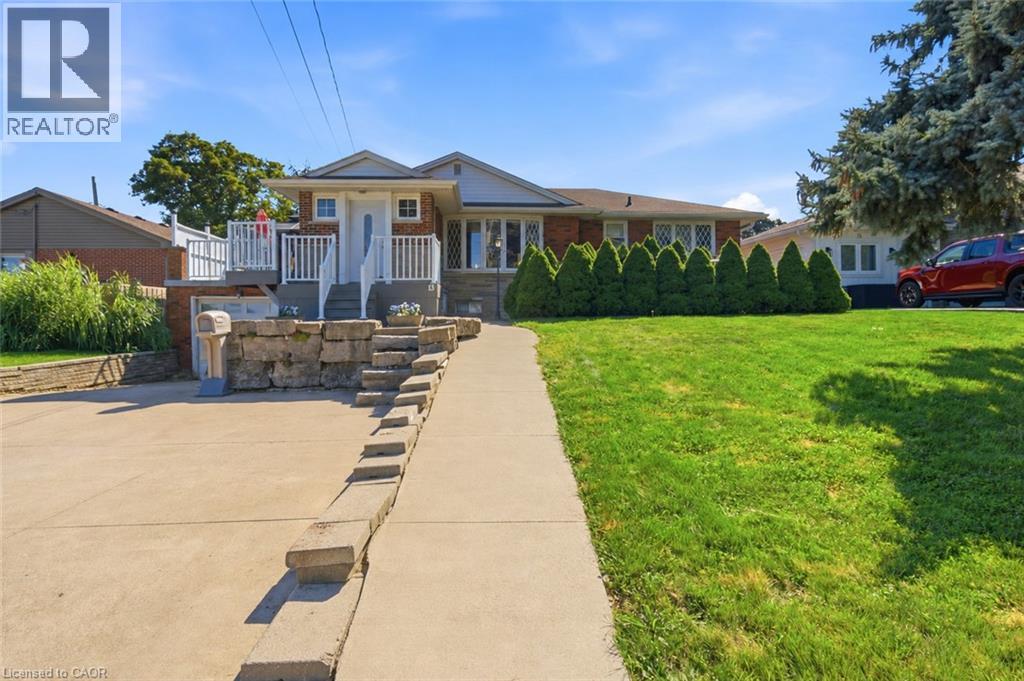 13 LAKESIDE Drive, Grimsby, Ontario