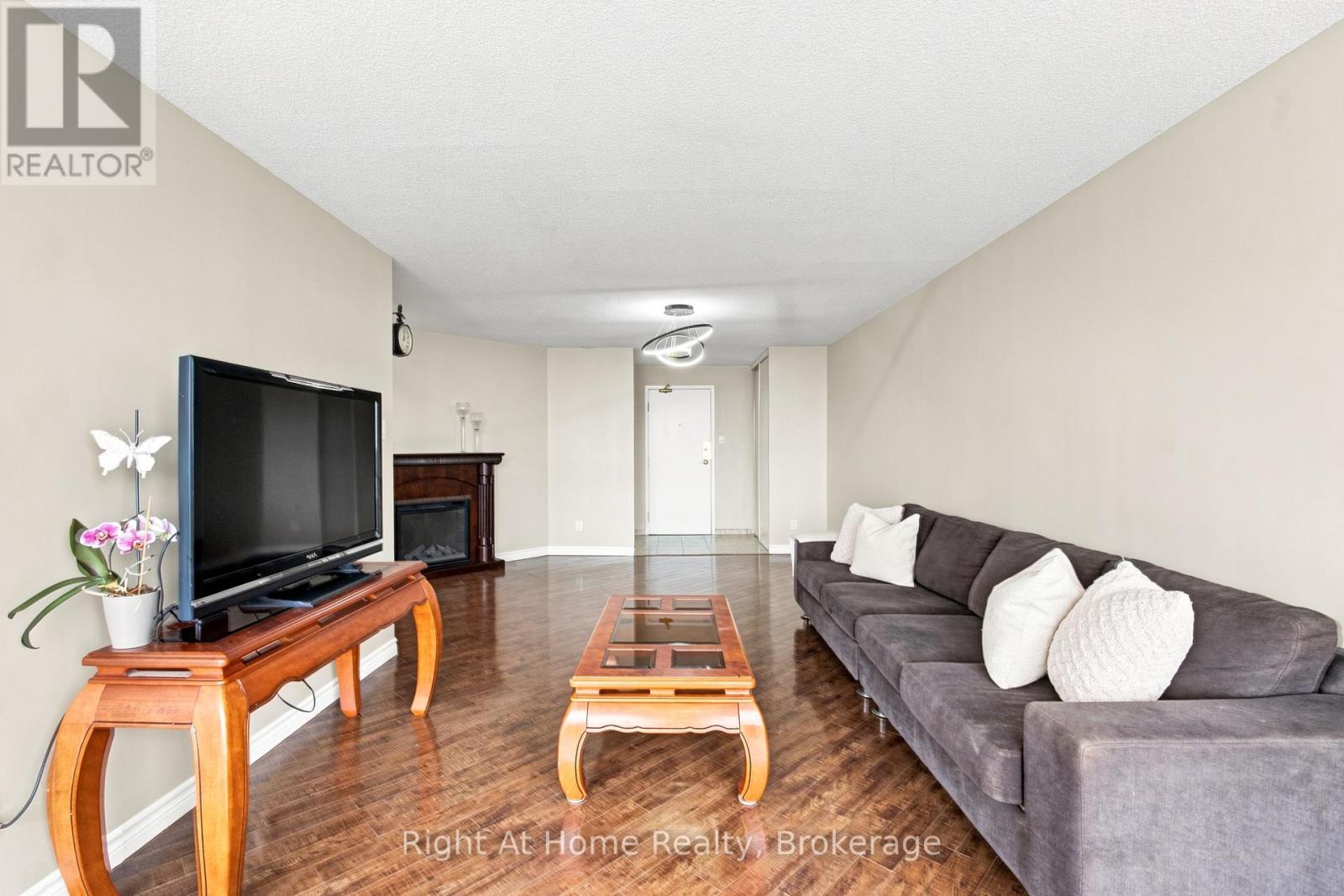 1215 - 11753 Sheppard Avenue E, Toronto, Ontario  M1B 5M3 - Photo 10 - E13645460