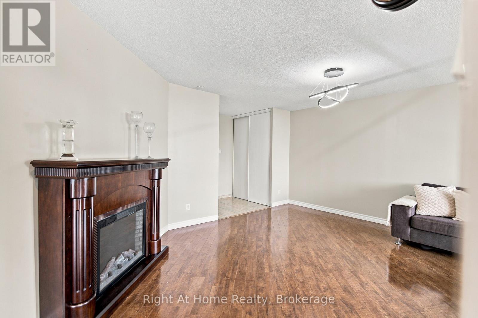 1215 - 11753 Sheppard Avenue E, Toronto, Ontario  M1B 5M3 - Photo 13 - E13645460
