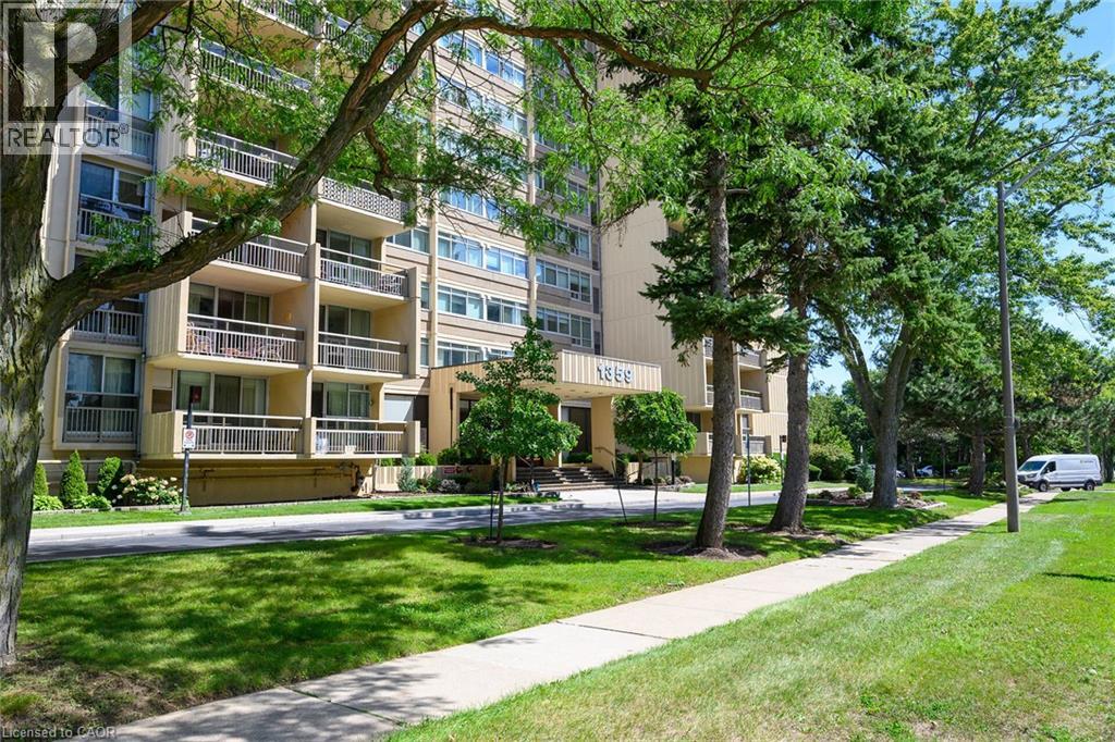 1359 White Oaks Boulevard Unit# 205, Oakville, Ontario  L6H 2R8 - Photo 2 - 40861995