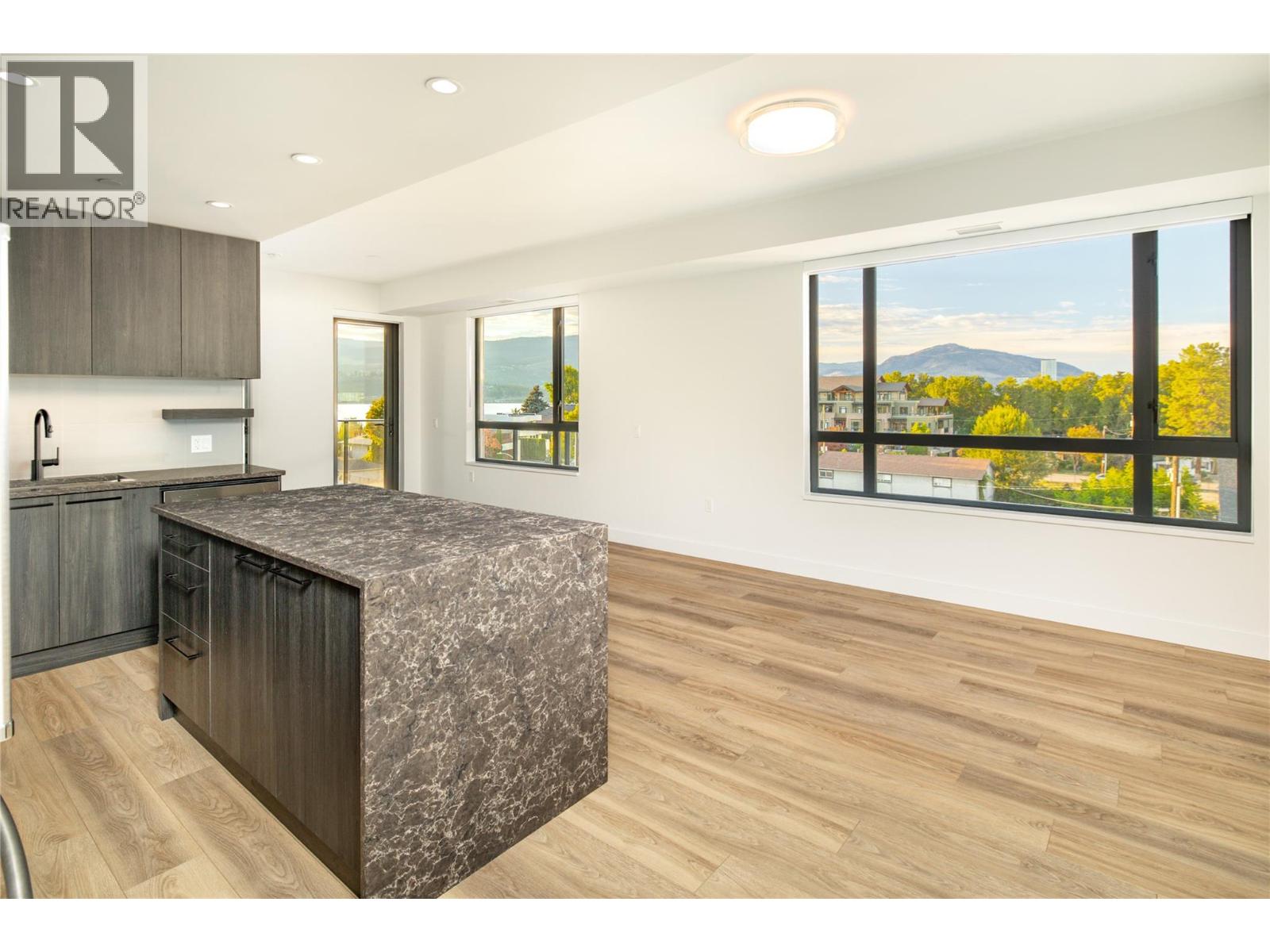 3051 Abbott Street Unit# 401 Kelowna Photo 3