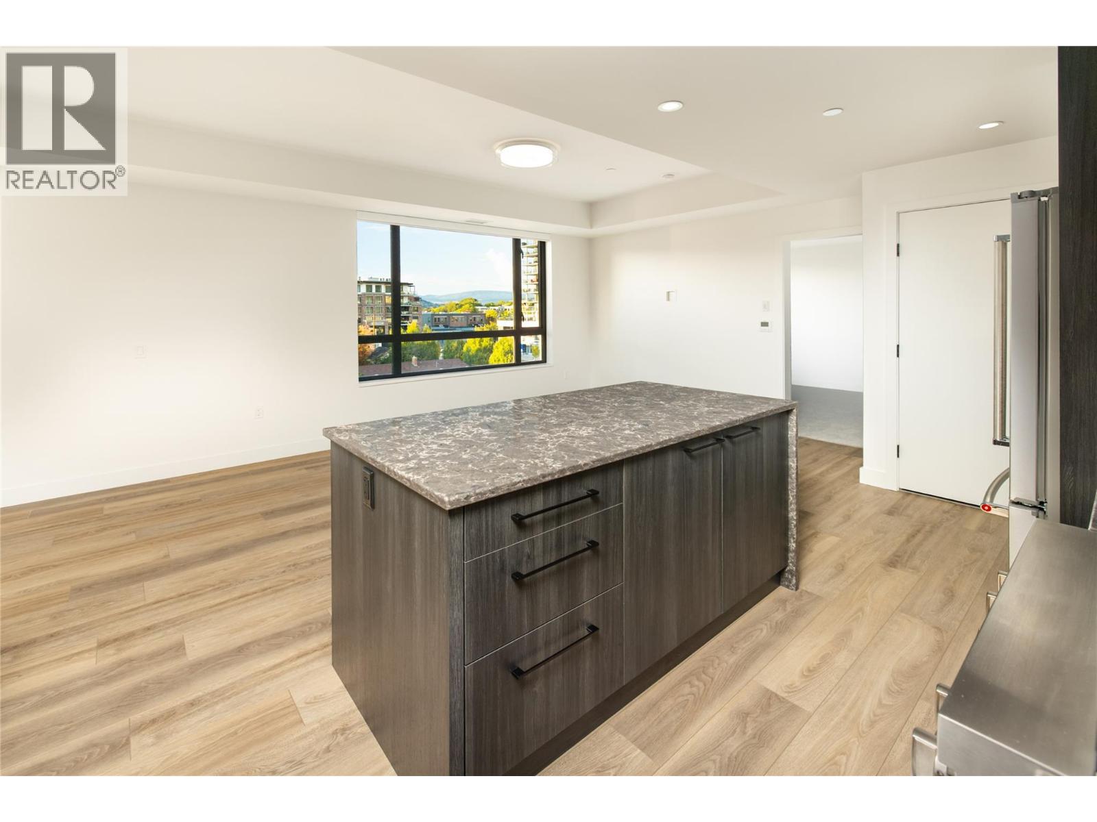 3051 Abbott Street Unit# 401 Kelowna Photo 5