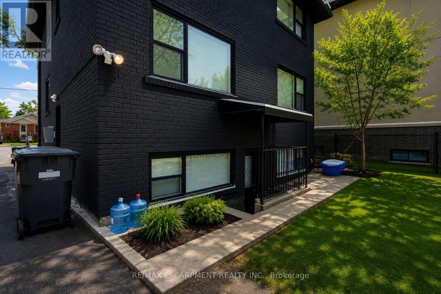 43 Broadview Avenue, Mississauga, Ontario  L5H 2S8 - Photo 4 - W13737888