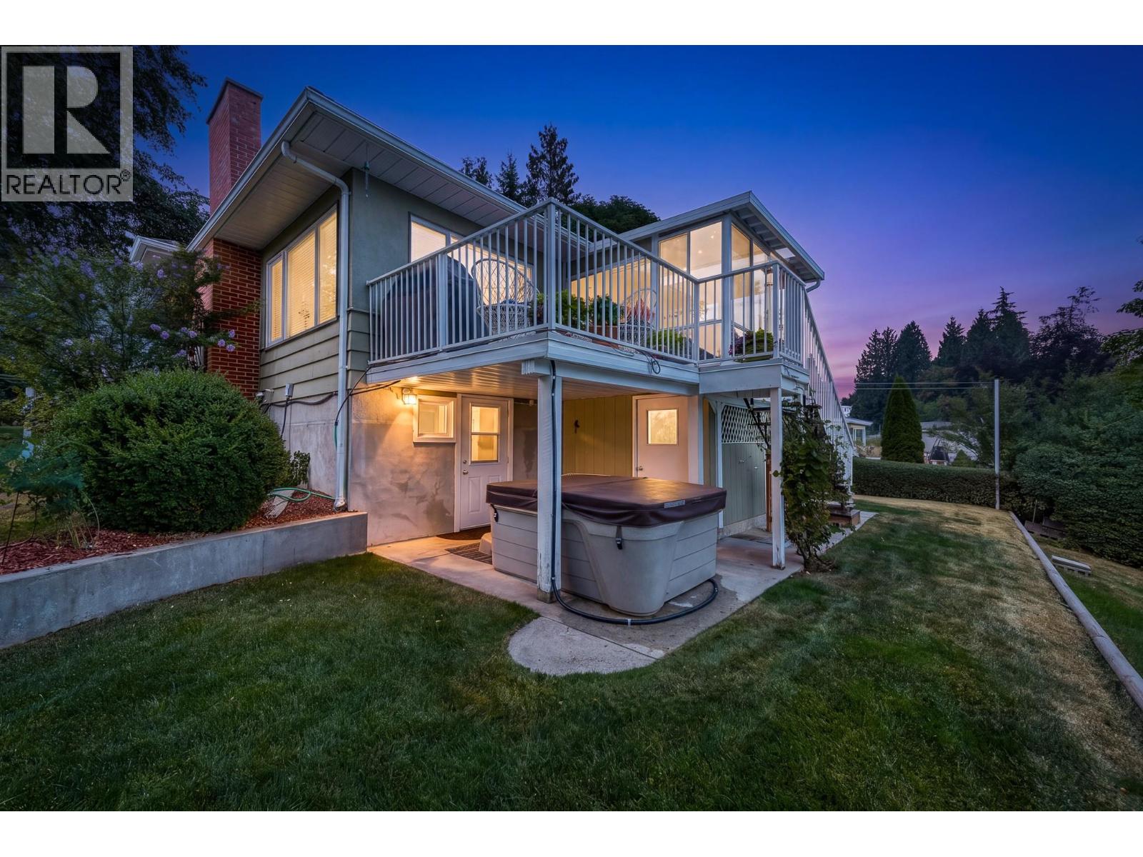 2705 9th Avenue, Castlegar, British Columbia V1N 2Y7 - Photo 3 - 10400301