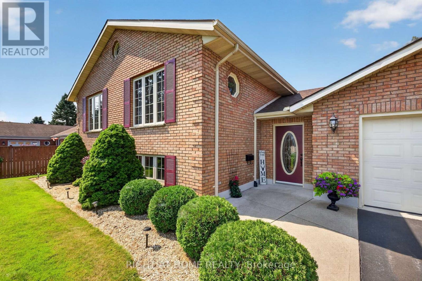13 St Ladislaus Street, Norfolk, Ontario  N0J 1E0 - Photo 4 - X13768720