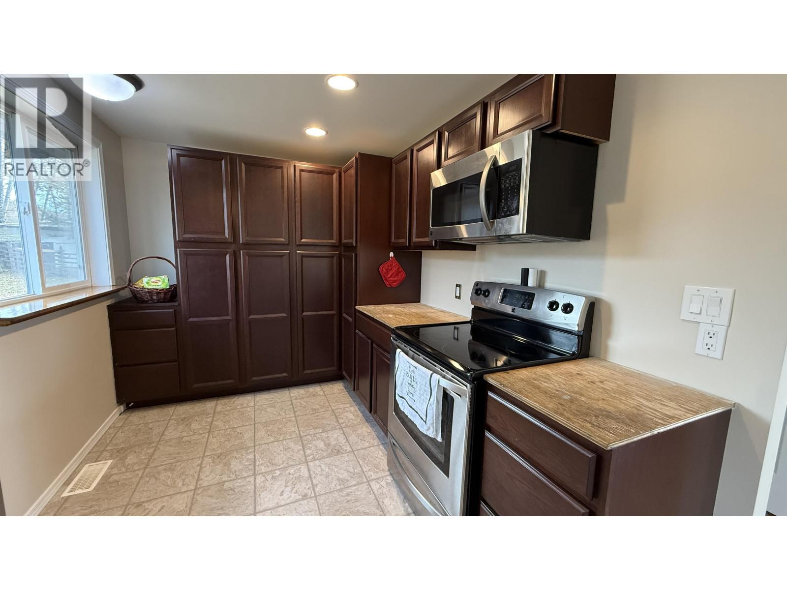 4953 Telqua Drive, 108 Mile Ranch, British Columbia  V0K 2E1 - Photo 7 - R3082511