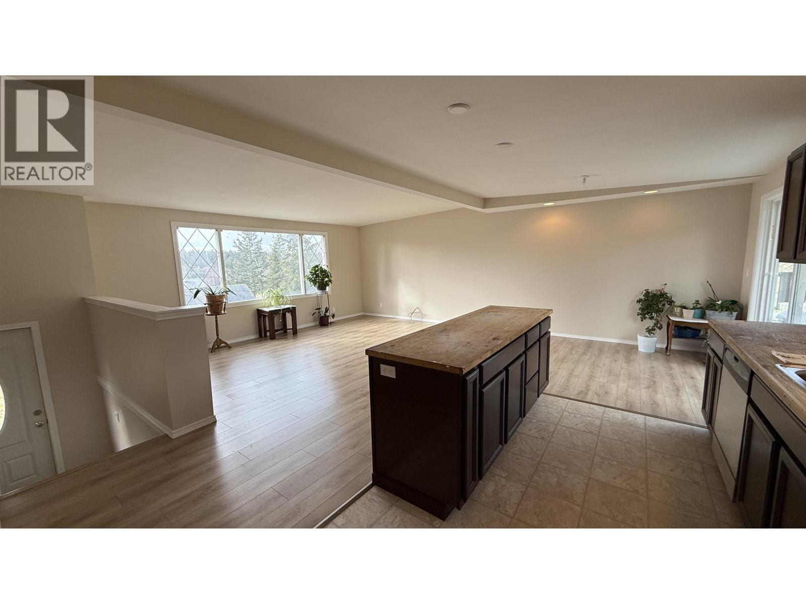 4953 Telqua Drive, 108 Mile Ranch, British Columbia  V0K 2E1 - Photo 5 - R3082511