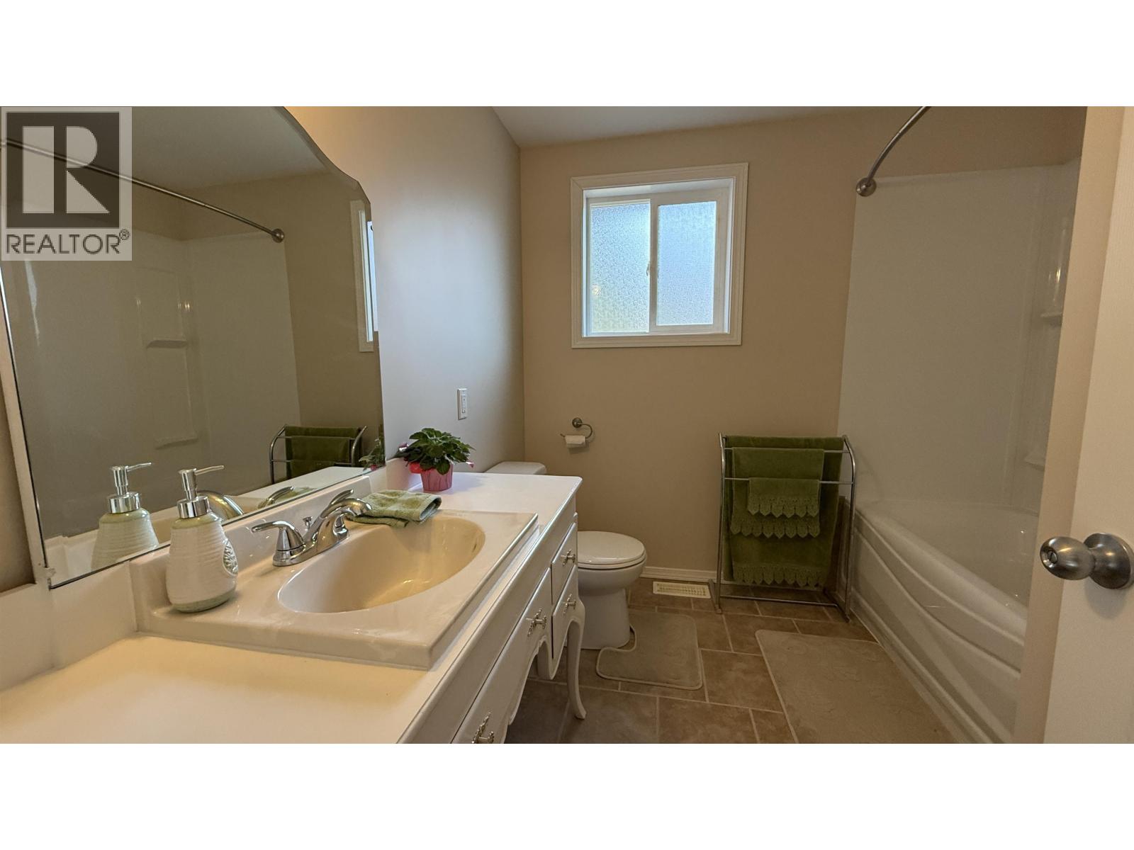 4953 Telqua Drive, 108 Mile Ranch, British Columbia  V0K 2E1 - Photo 12 - R3082511