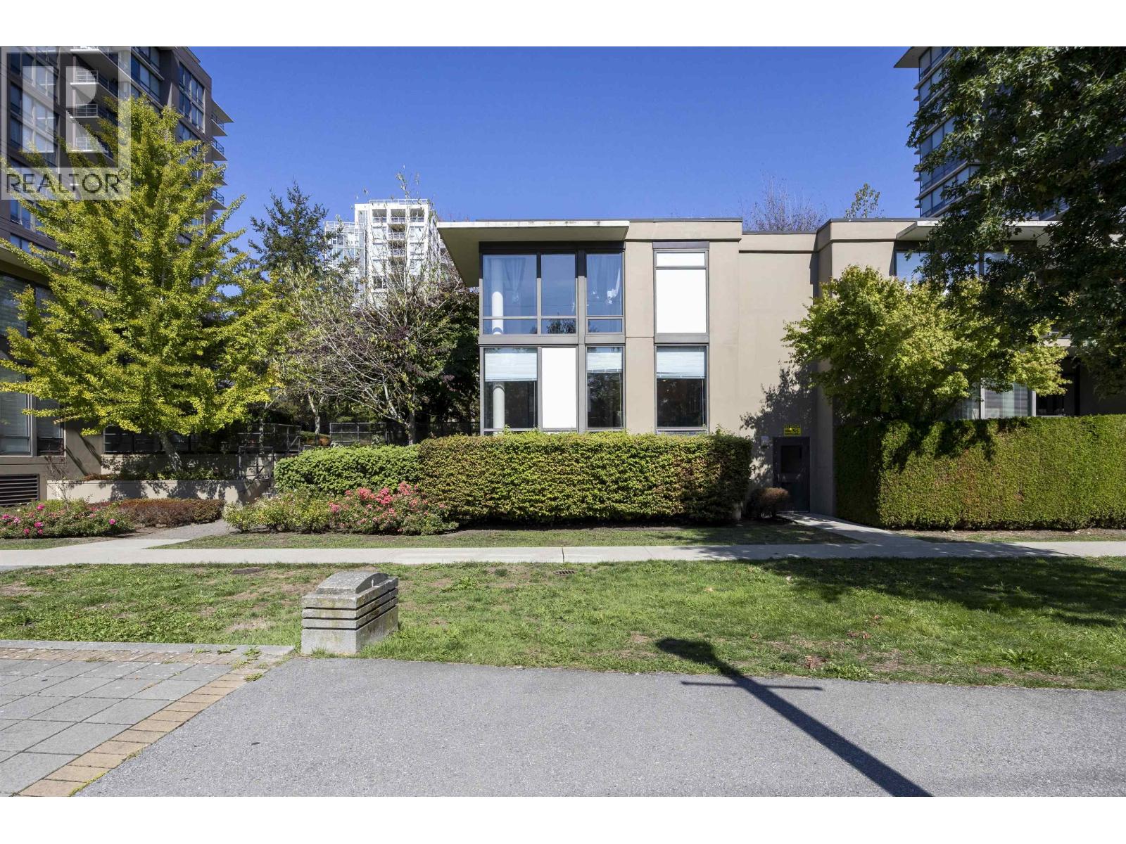 Th1 6333 Katsura Street, Richmond, British Columbia V6Y 4L9 - Photo 2 - R3163656