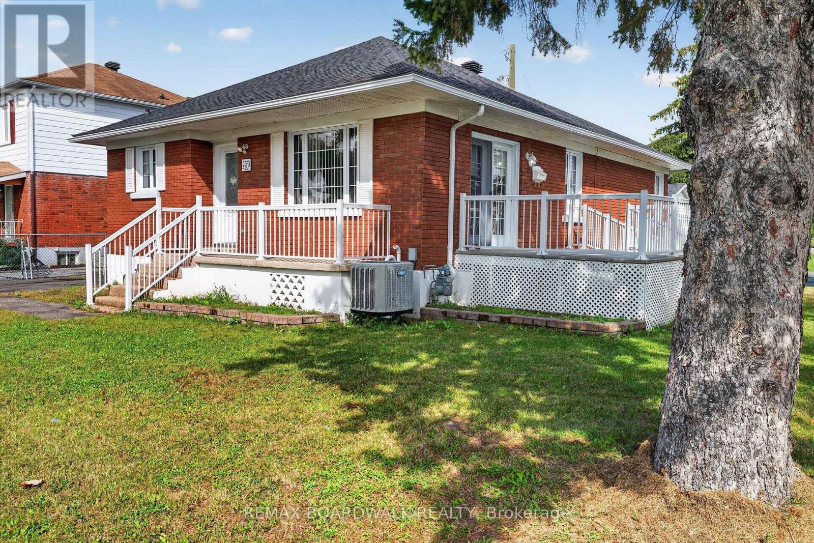583 Donald Street, Ottawa, Ontario  K1K 1L5 - Photo 2 - X13768640