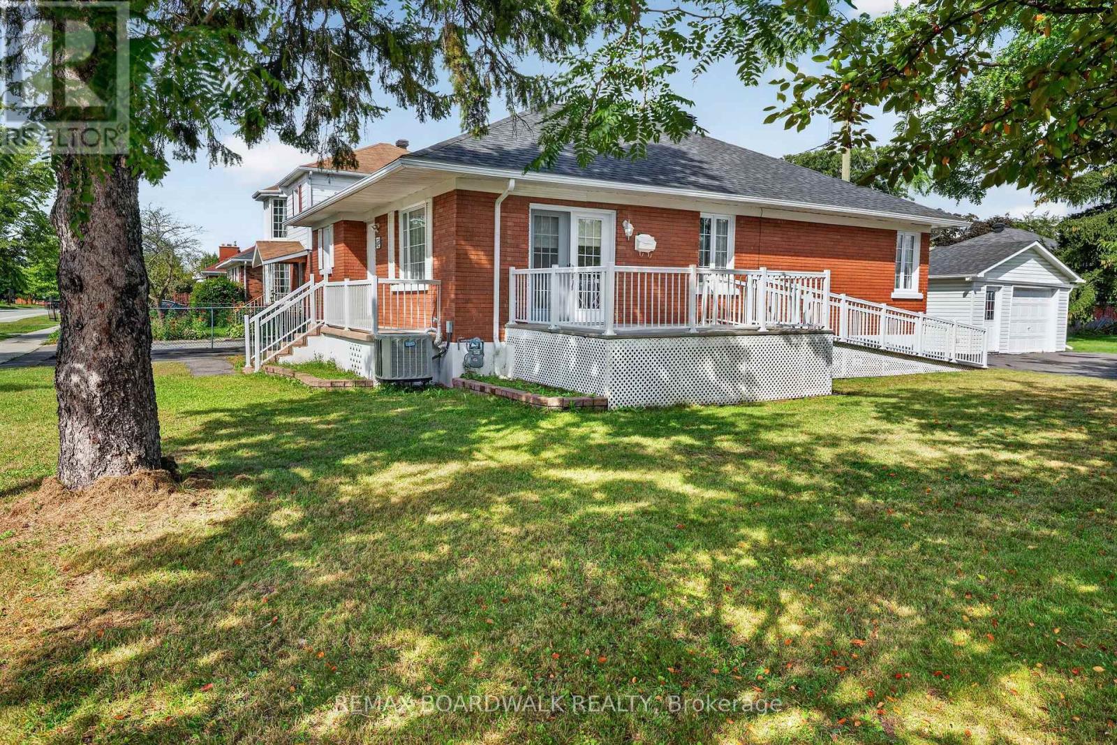 583 Donald Street, Ottawa, Ontario  K1K 1L5 - Photo 3 - X13768640