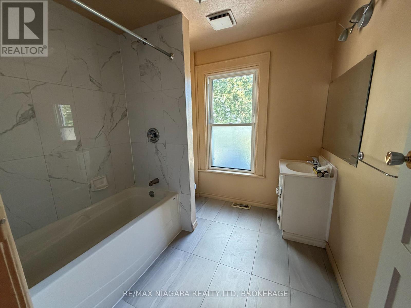 4712 Cookman Crescent, Niagara Falls, Ontario  L2E 1C2 - Photo 10 - X13768654
