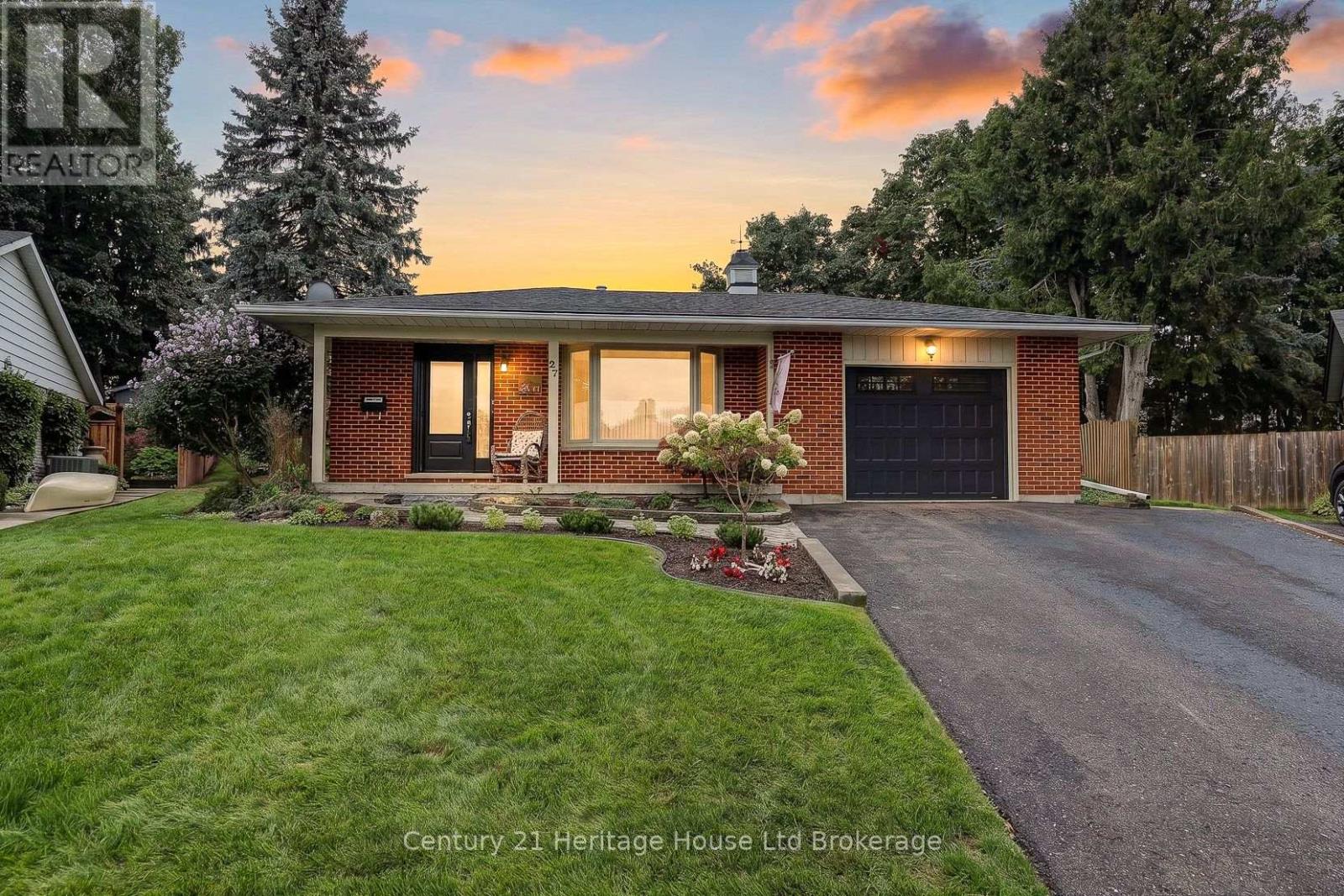 27 Silcox Place, Woodstock, Ontario  N4S 8M8 - Photo 1 - X13768644