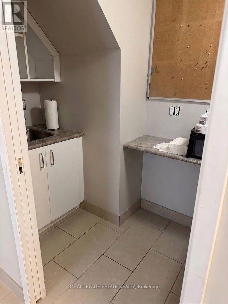 855 Kingston Road, Toronto, Ontario  M4E 1R9 - Photo 11 - E13667376