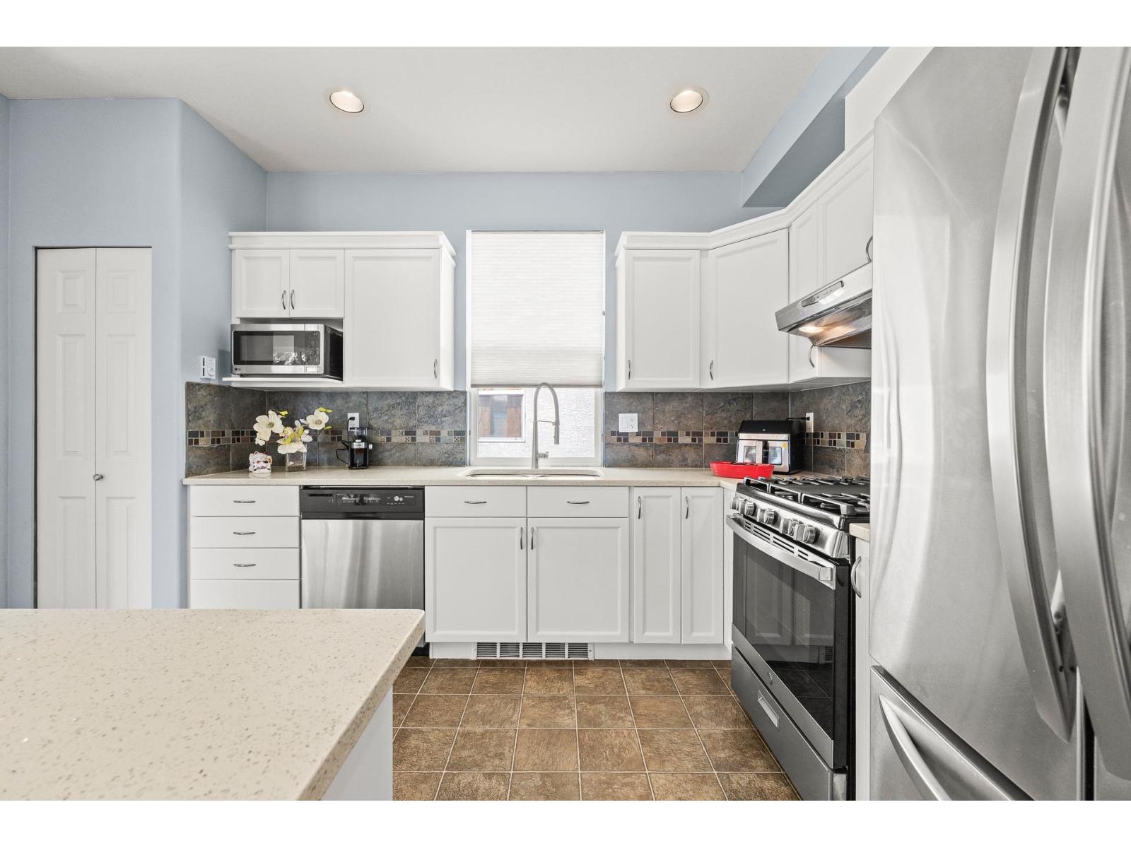 3307 Rosemary Heights Crescent, Surrey, British Columbia  V3Z 0K7 - Photo 10 - R3161770