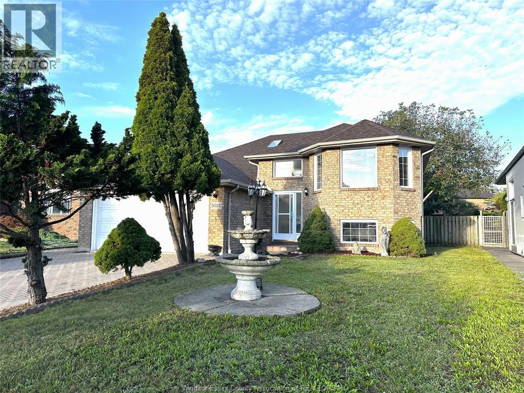 3025 Kenilworth, Windsor, Ontario  N9E 4M1 - Photo 1 - 26022248