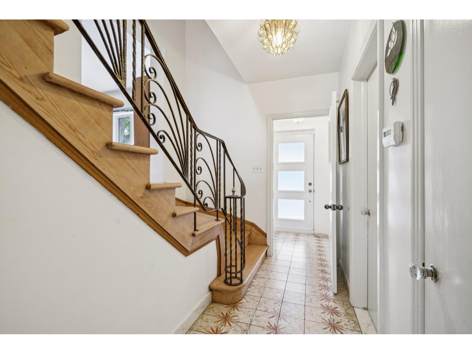 4585 Av. Montclair Montréal (Côte-des-Neiges/Notre-Dame-de-Grâce) Quebec Canada H4B2J8 4