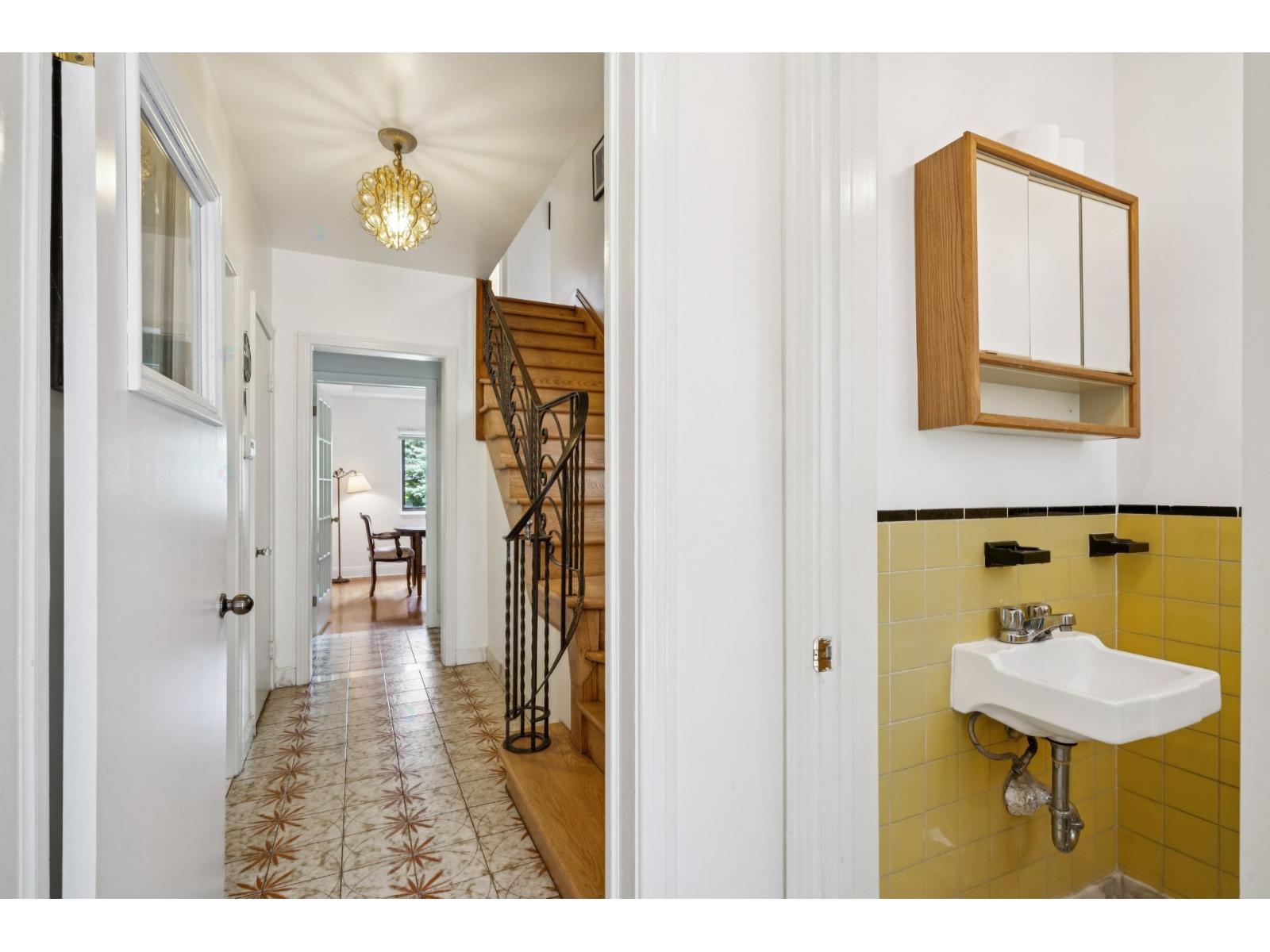 4585 Av. Montclair Montréal (Côte-des-Neiges/Notre-Dame-de-Grâce) Quebec Canada H4B2J8 2