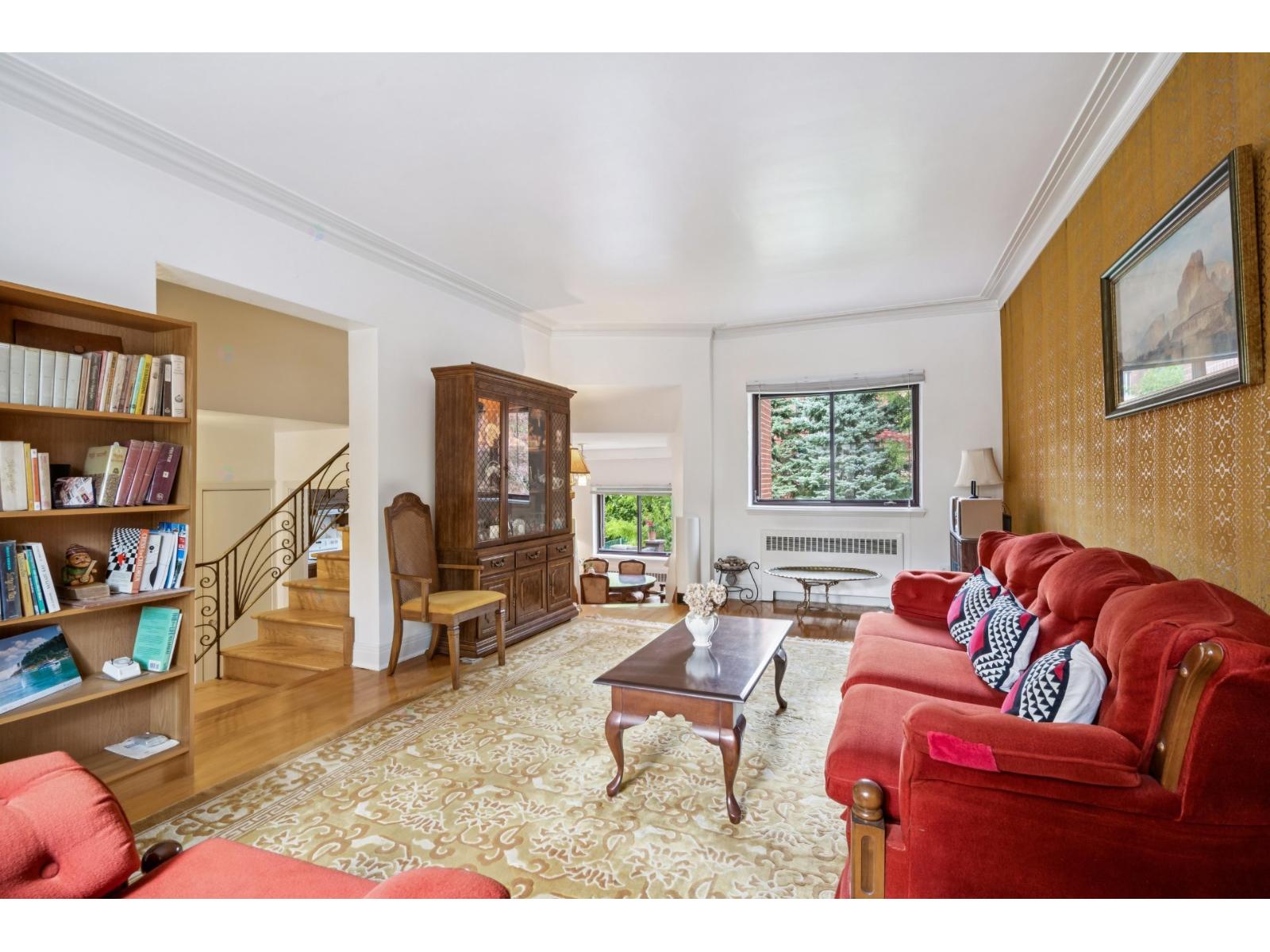 4585 Av. Montclair Montréal (Côte-des-Neiges/Notre-Dame-de-Grâce) Quebec Canada H4B2J8 5