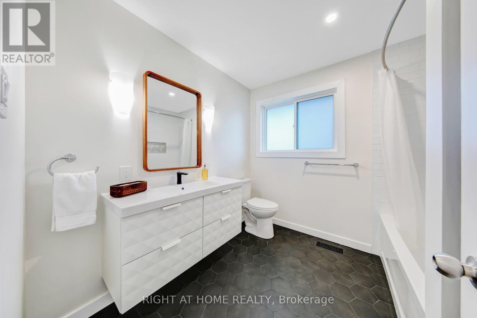 305 Daleside Place N, Waterloo, Ontario  N2L 5M4 - Photo 13 - X13768620