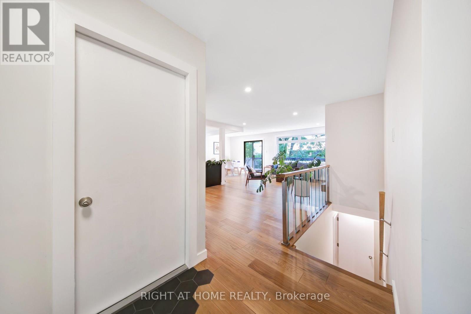 305 Daleside Place N, Waterloo, Ontario  N2L 5M4 - Photo 3 - X13768620