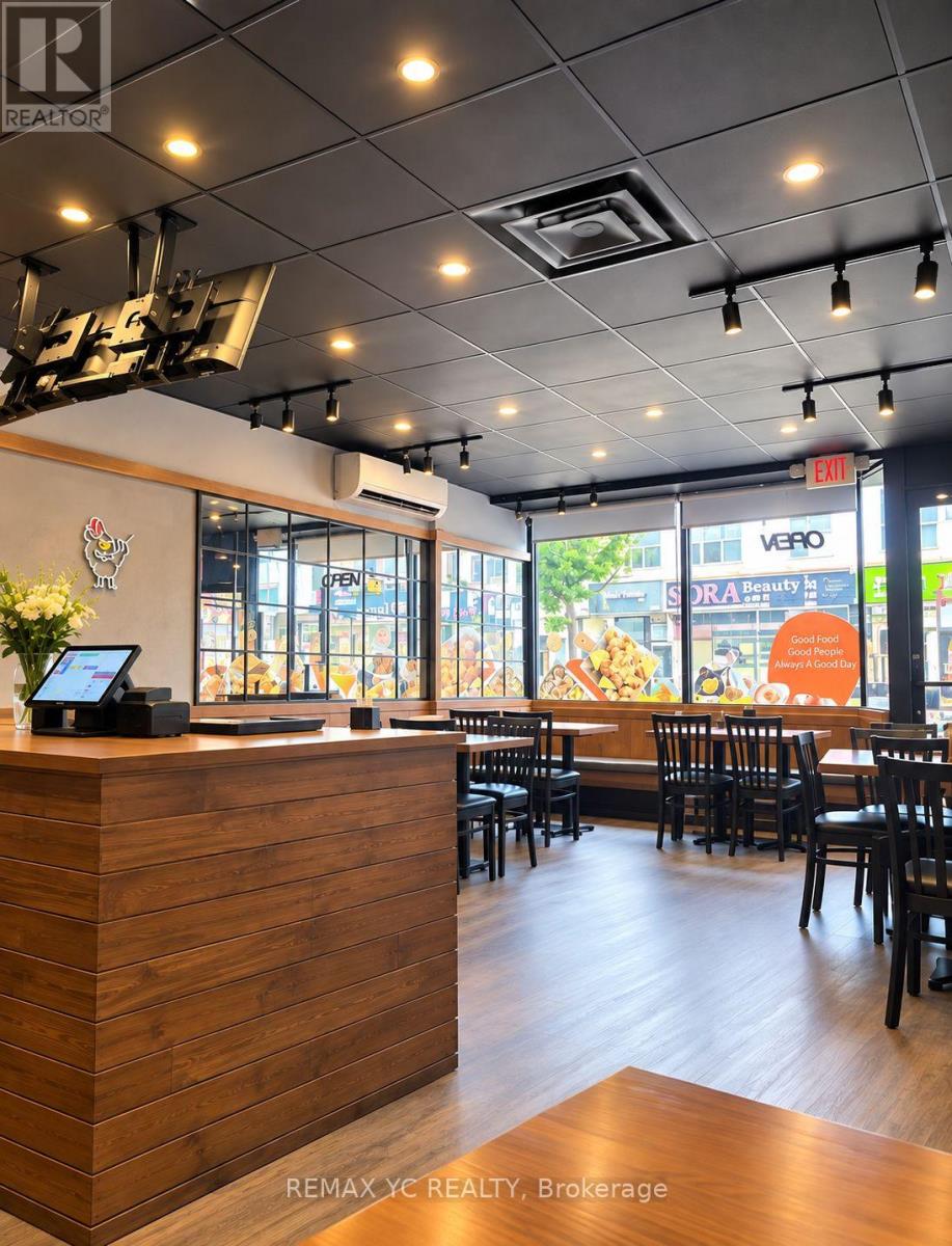 Main - 620 Bloor Street W, Toronto, Ontario  M6G 1K7 - Photo 2 - C13768724