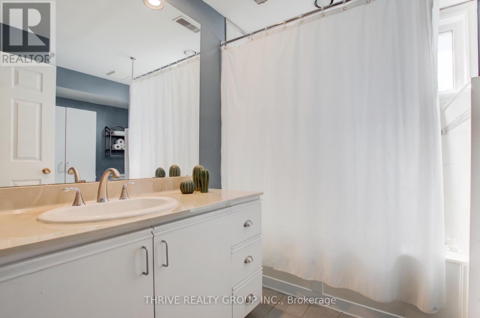 118 Sandalwood Crescent, London North, Ontario  N6G 2Z7 - Photo 9 - X13768898