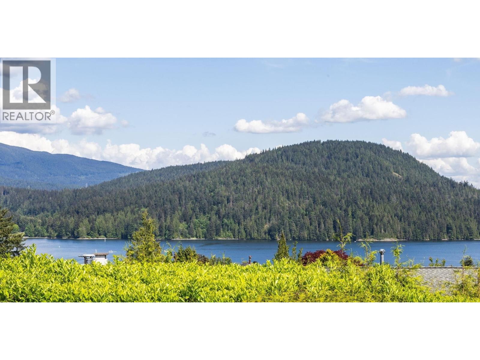474 FAIRWAY DRIVE, north vancouver, British Columbia