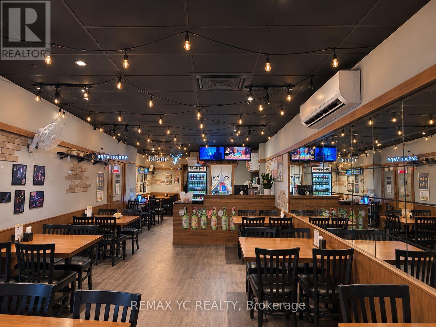 Main - 620 Bloor Street W, Toronto, Ontario  M6G 1K7 - Photo 3 - C13768724