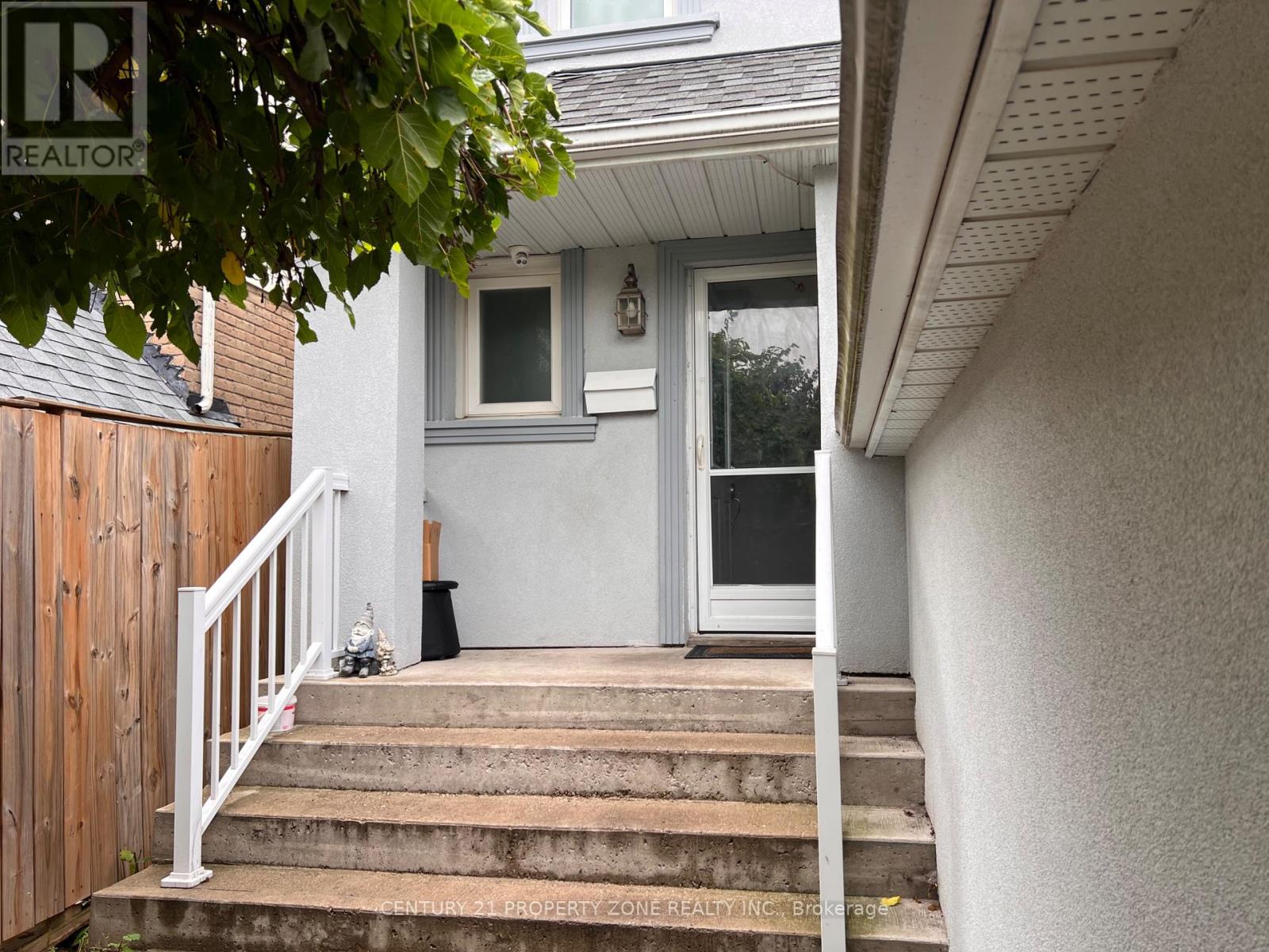 6 Roehampton Crescent W, Brampton, Ontario  L6Y 2R4 - Photo 2 - W13767524