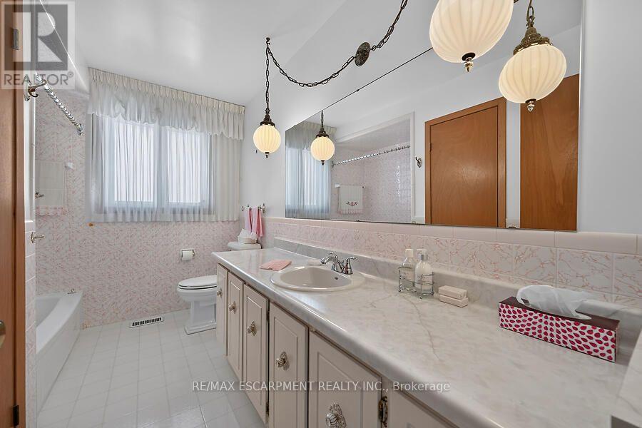 57 Turnbull Road, Hamilton, Ontario  L9H 3W5 - Photo 9 - X13768840