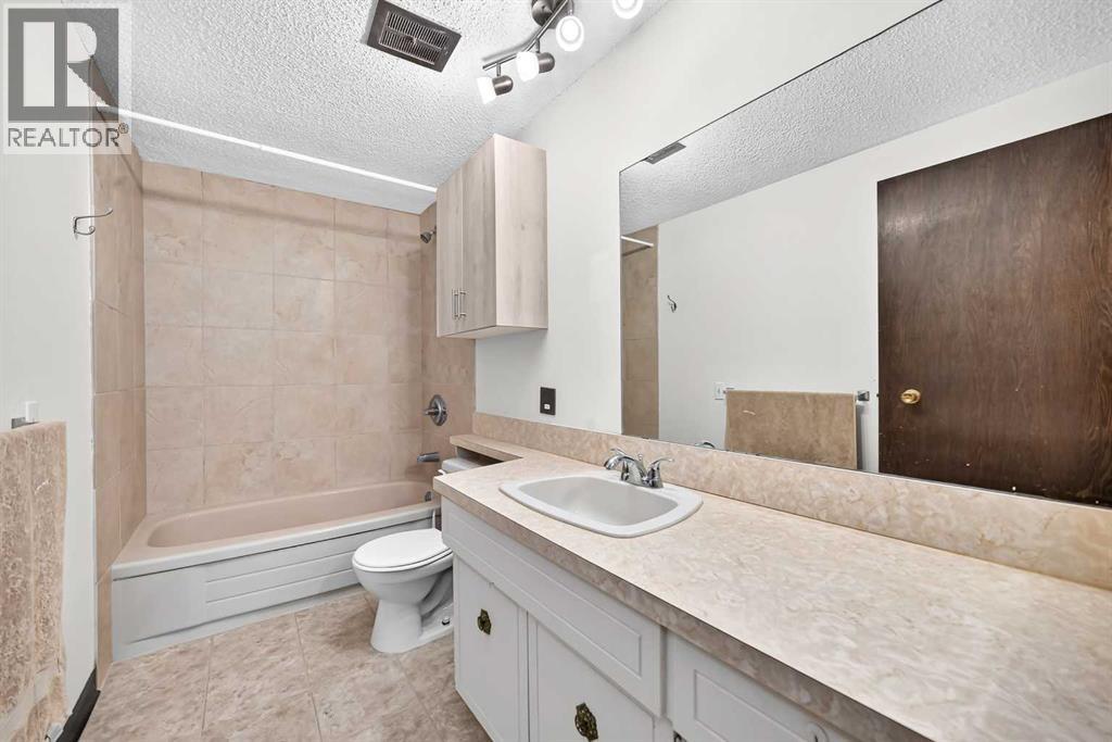 130, 330 Canterbury Drive SW, Calgary, Alberta  T2W 1H6 - Photo 17 - A2340423