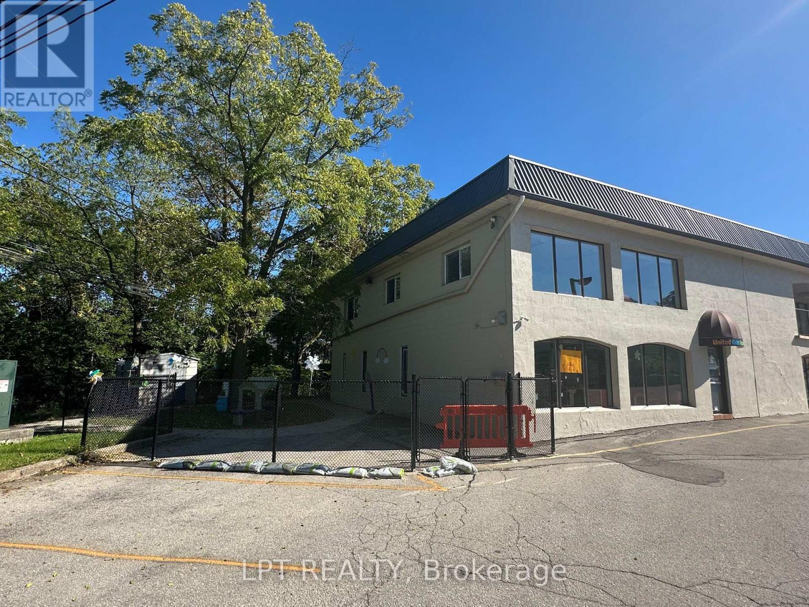13-14 - 76 MAIN STREET W, Grimsby, Ontario