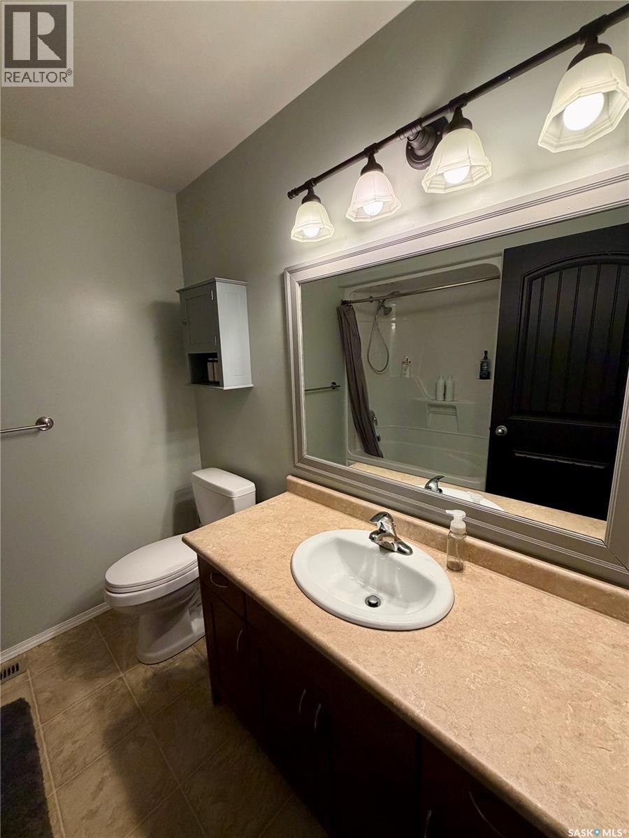 303 5th Street W, Carnduff, Saskatchewan  S0C 0S0 - Photo 12 - SK048045