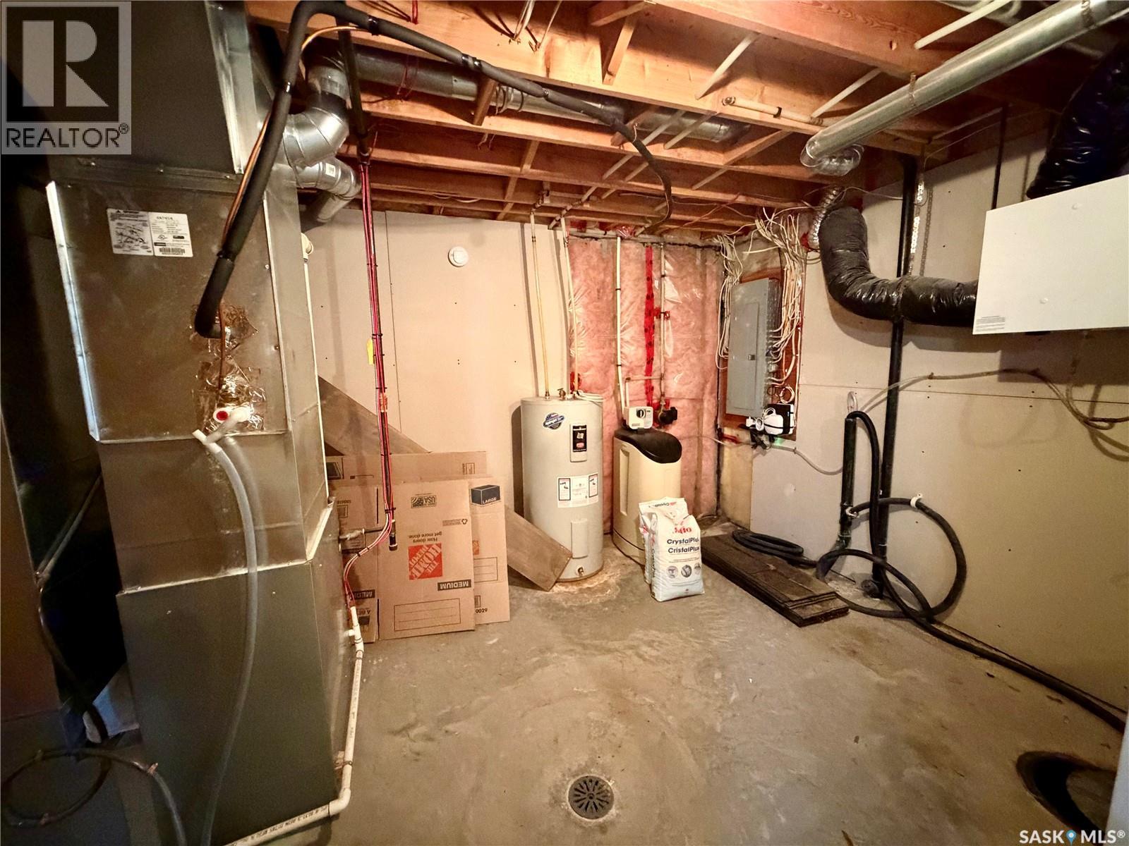 303 5th Street W, Carnduff, Saskatchewan  S0C 0S0 - Photo 28 - SK048045