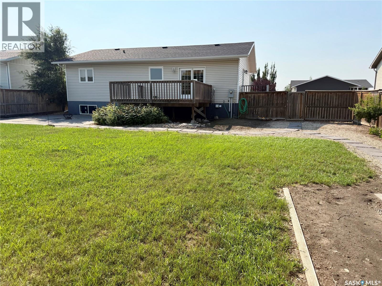 303 5th Street W, Carnduff, Saskatchewan  S0C 0S0 - Photo 29 - SK048045