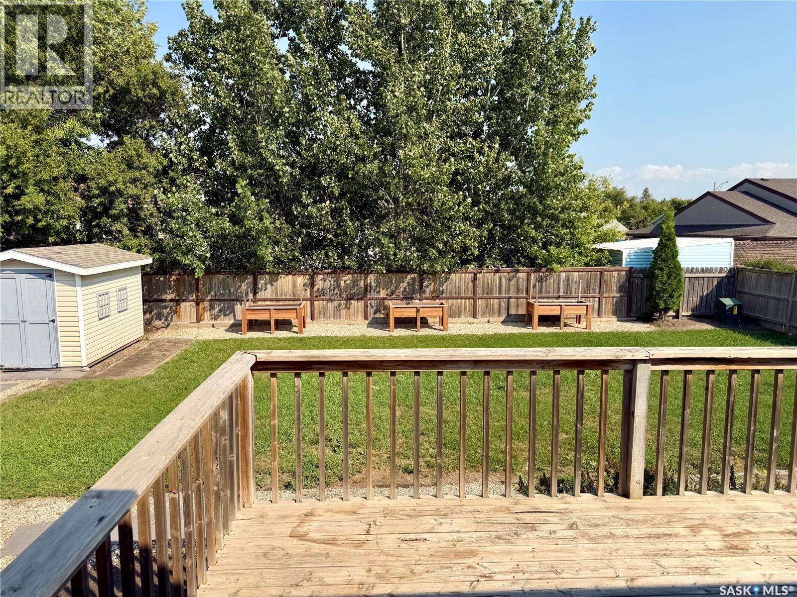 303 5th Street W, Carnduff, Saskatchewan  S0C 0S0 - Photo 30 - SK048045