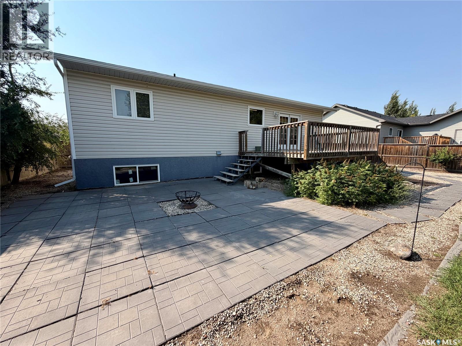 303 5th Street W, Carnduff, Saskatchewan  S0C 0S0 - Photo 31 - SK048045