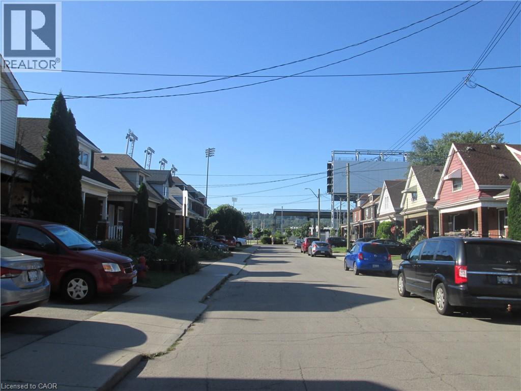156 Leinster Avenue N, Hamilton, Ontario  L8L 6X9 - Photo 2 - 40861615