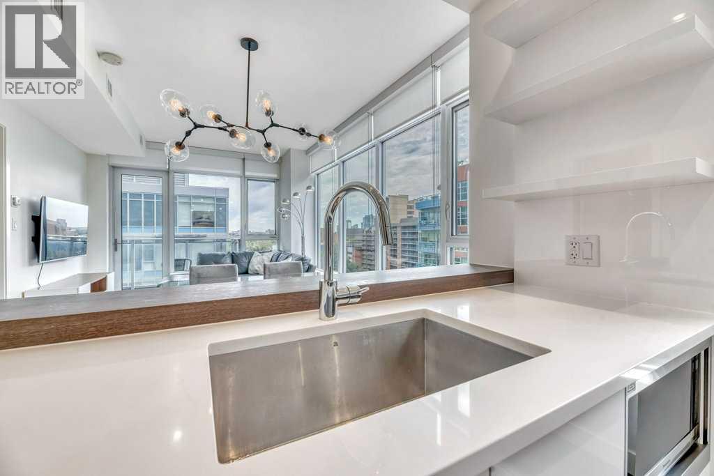 908, 108 Waterfront Court SW, Calgary, Alberta  T2P 1K7 - Photo 5 - A2342827