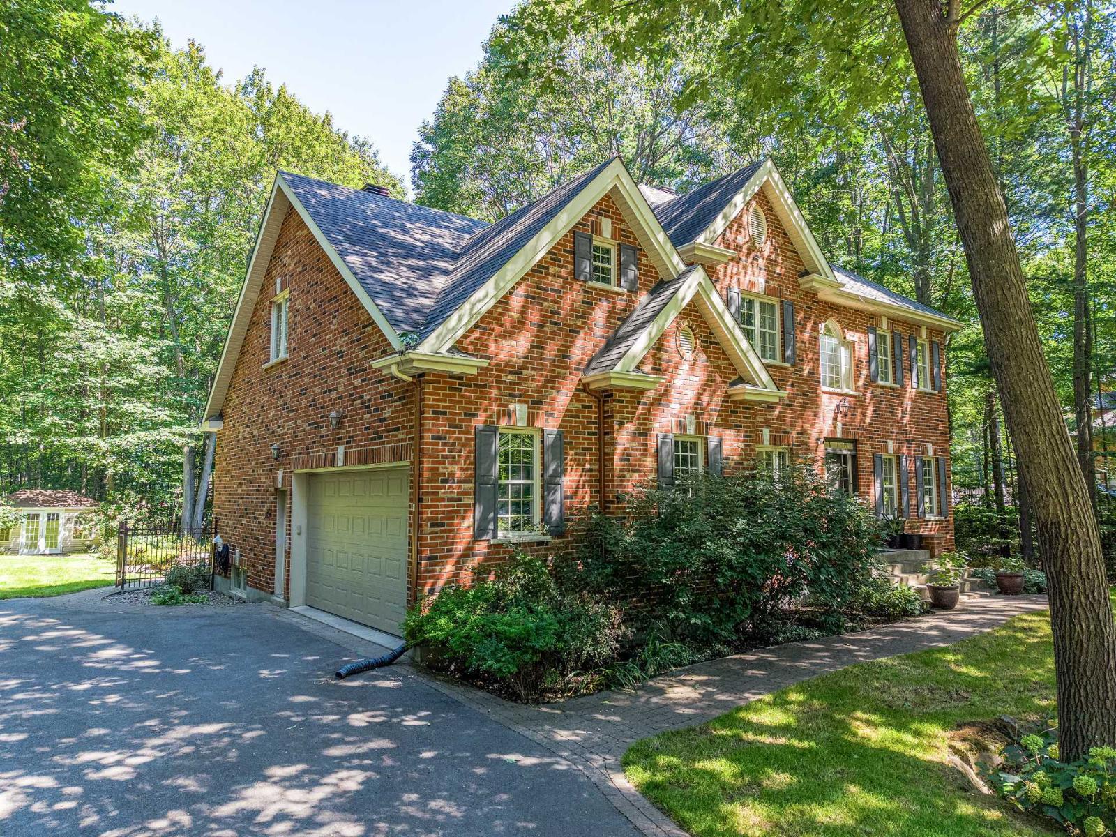 43 Rue Vipond Hudson Quebec Canada J0P1H0 2