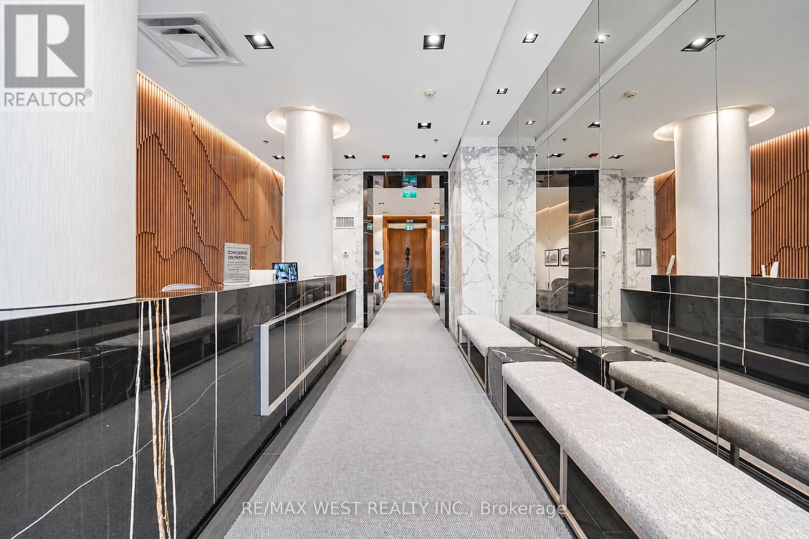 1211 - 736 Spadina Avenue, Toronto, Ontario  M5S 2J6 - Photo 2 - C13768982