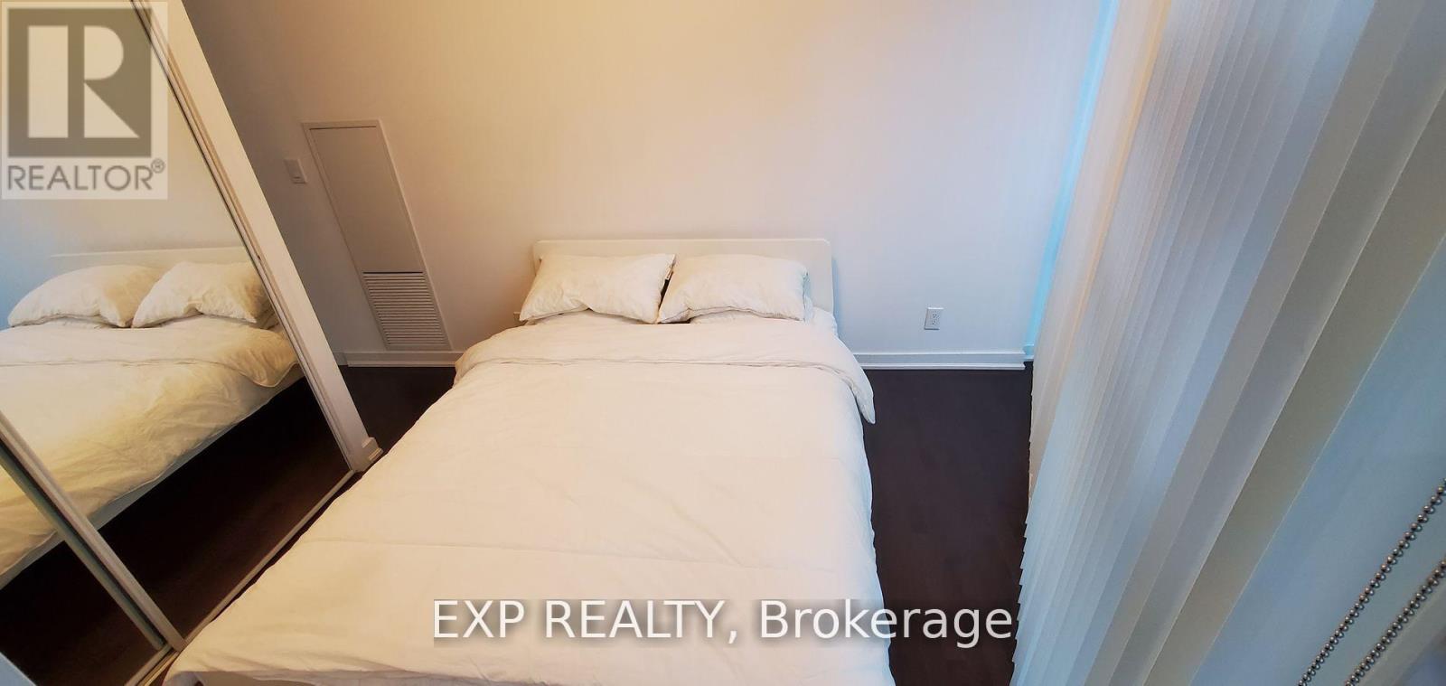 2111 - 14 York Street, Toronto, Ontario  M5J 0B1 - Photo 9 - C13769106