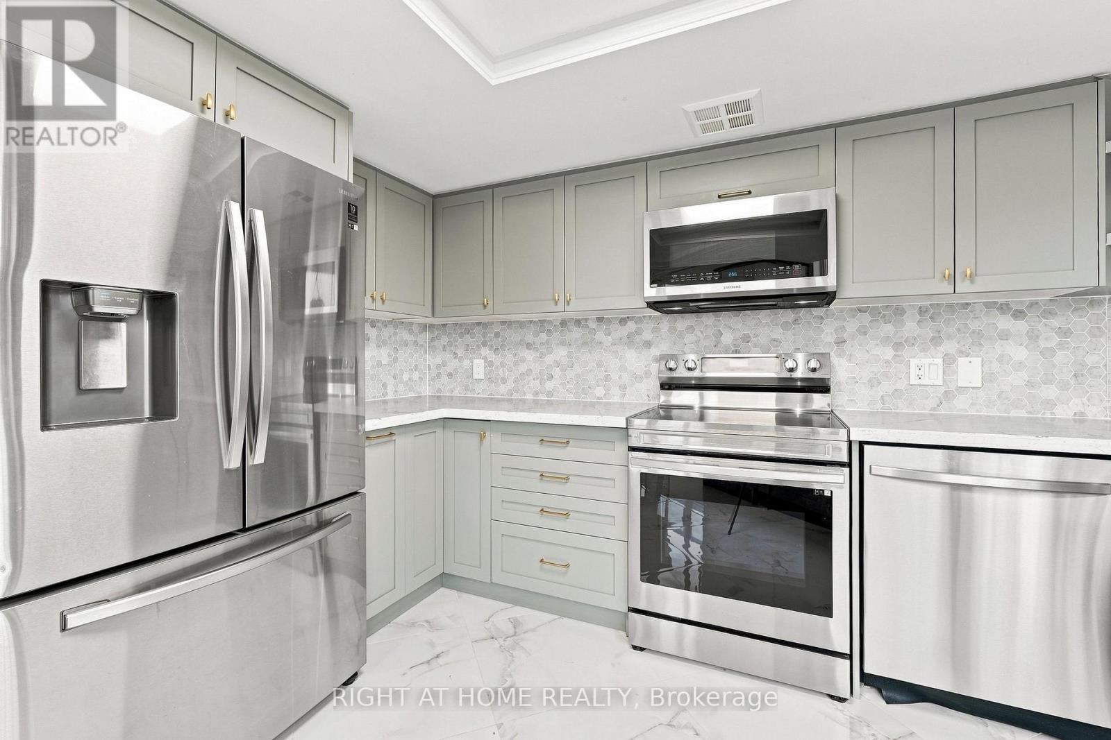 411 - 1101 Steeles Avenue W, Toronto, Ontario M2R 3W5 - Photo 2 - C13769204