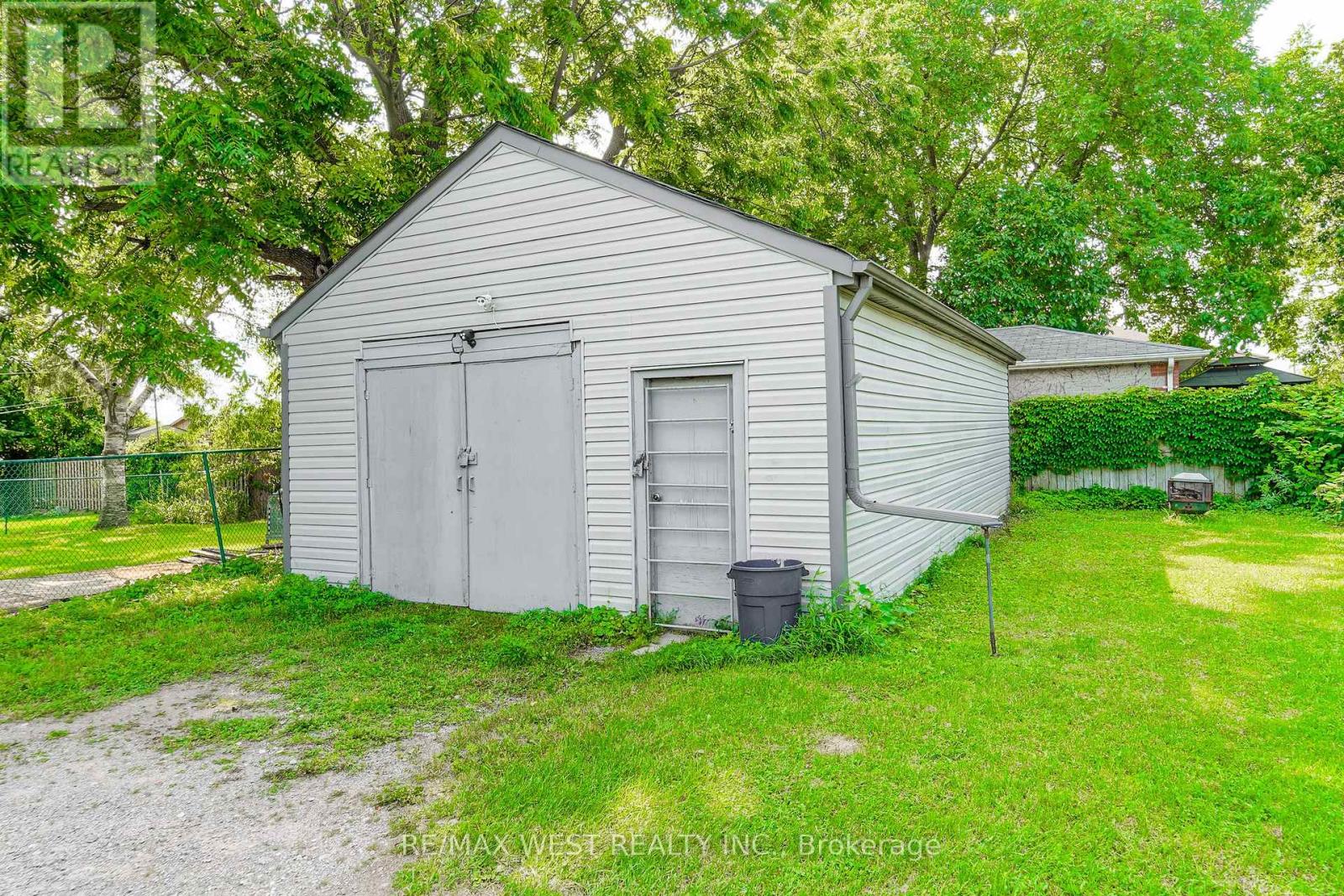 489 Dean Avenue, Oshawa, Ontario  L1H 3E6 - Photo 2 - E13769154