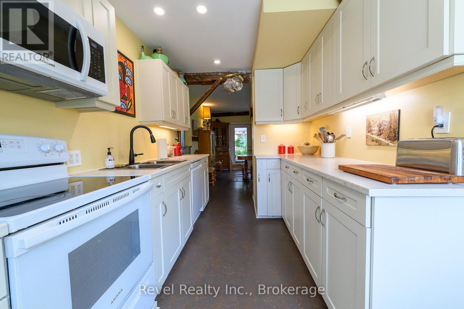 423259 Rocky Saugeen Road, West Grey, Ontario  N0G 1R0 - Photo 14 - X13769042