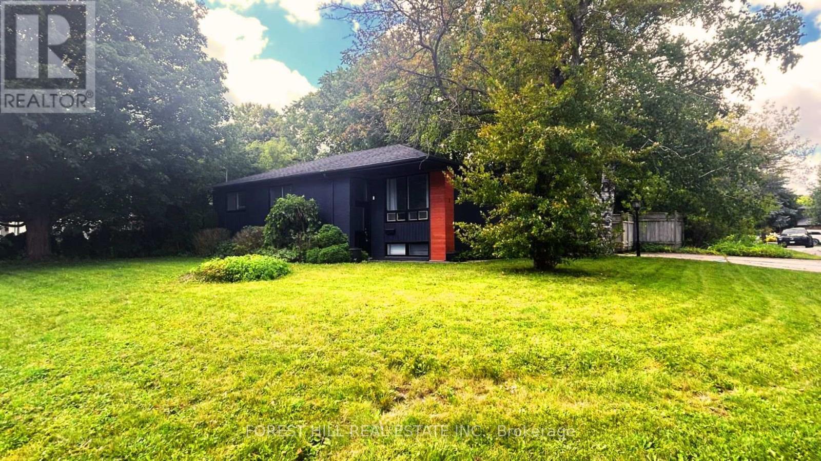 1 WILLIS DRIVE, Aurora, Ontario