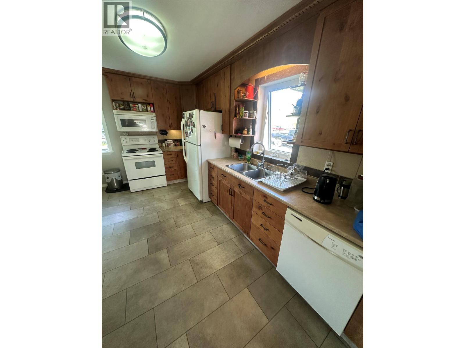 4704 Nicholson Road, Chetwynd, British Columbia  V0C 1J0 - Photo 2 - 10400309