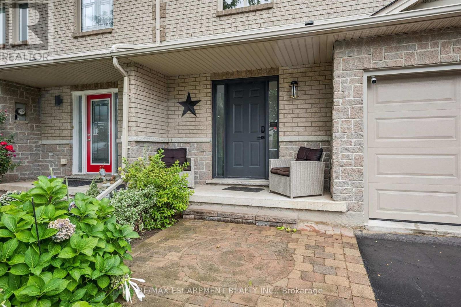 1261 Stephenson Drive, Burlington, Ontario  L7S 2B3 - Photo 2 - W13768940